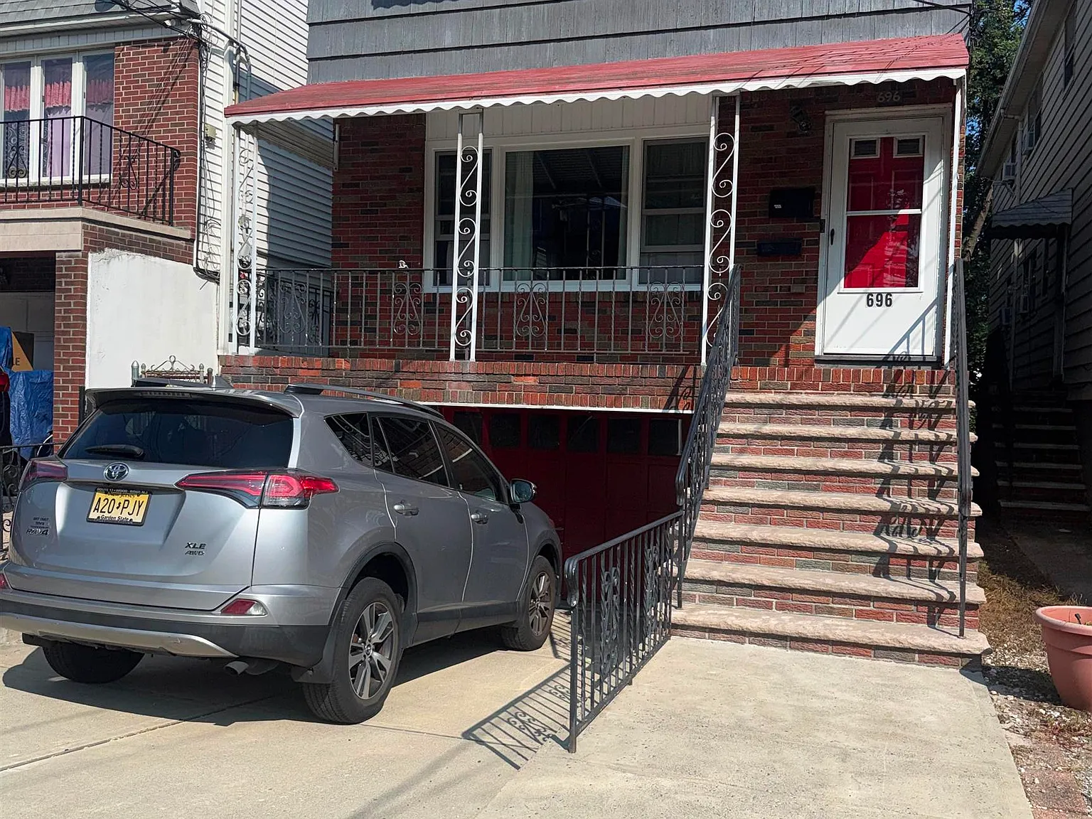 3 bed, 1.0 bath, $2,500 — Photo 2
