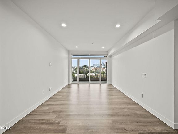 3rd image of 900 S Kenmore Ave #504
