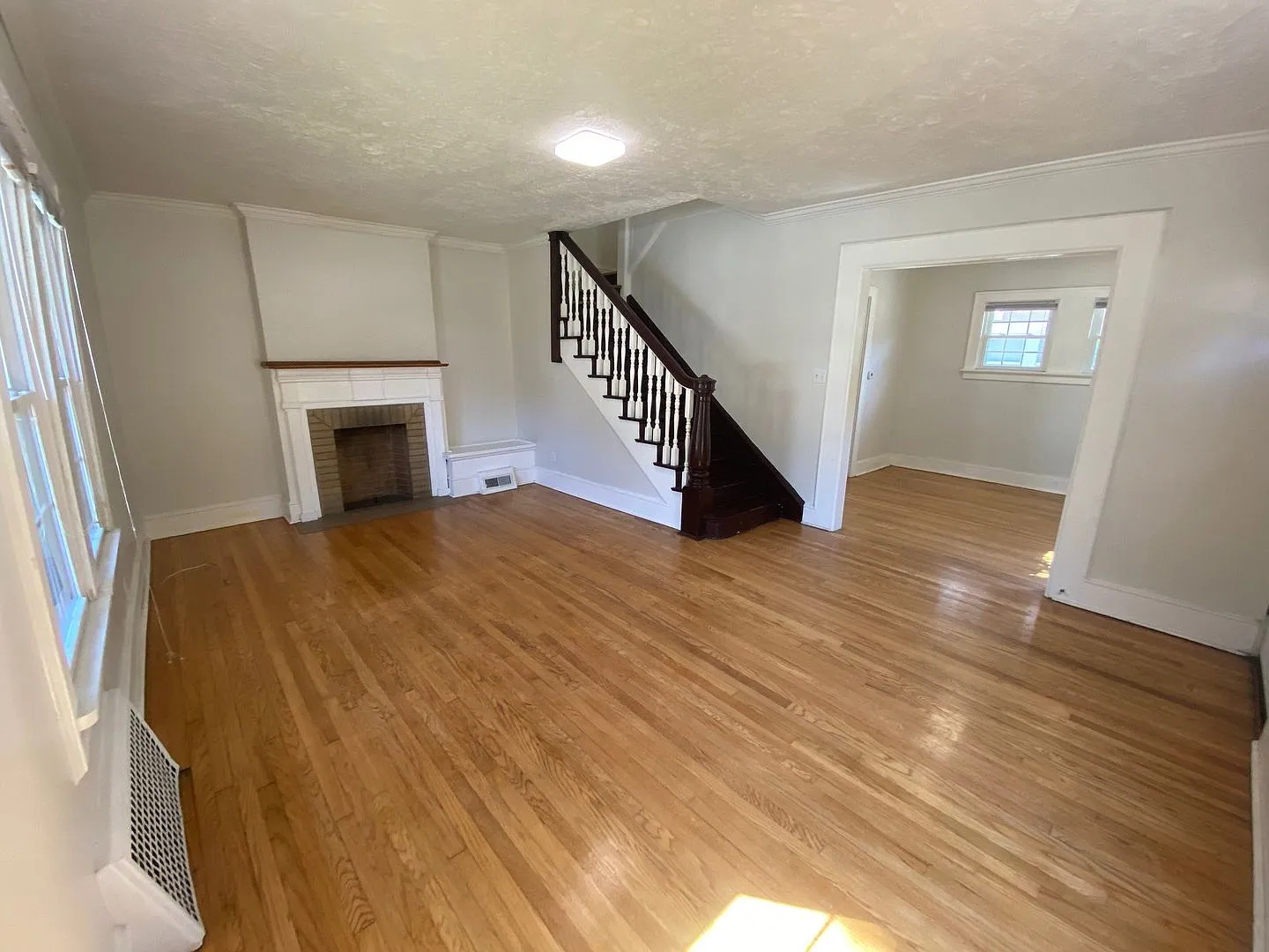 2BR Duplex Gifford Park — Photo 3