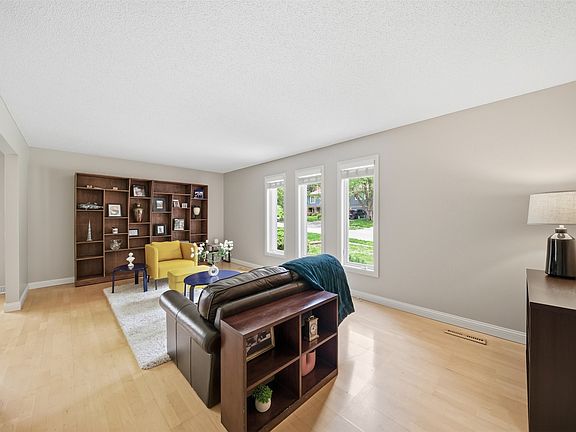 4th image of 36 30th St