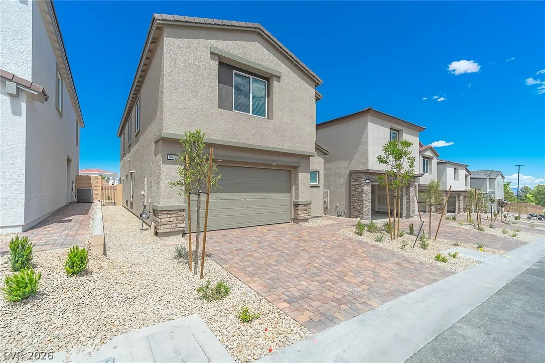 4 bed, 4.0 bath, 2405 sqft, $2,700 — Photo 2