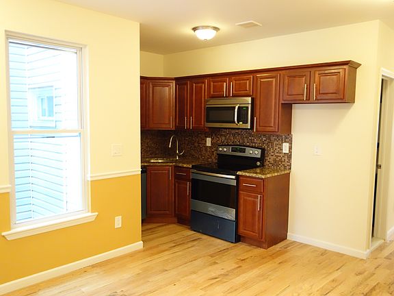 3rd image of 3524 Barnes Ave
