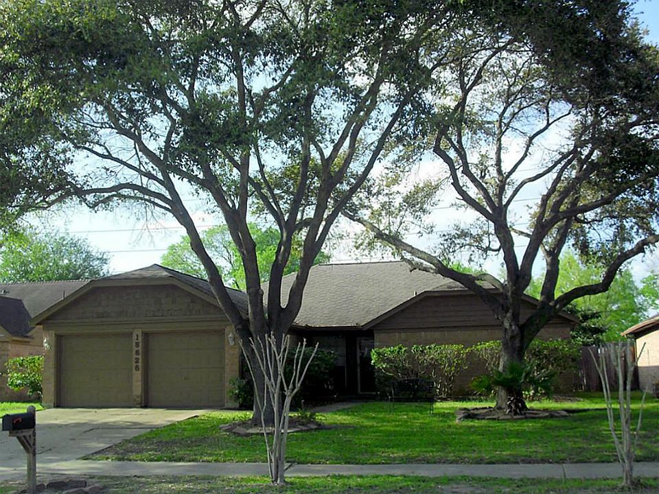 Beautiful front elevation! Mature trees!