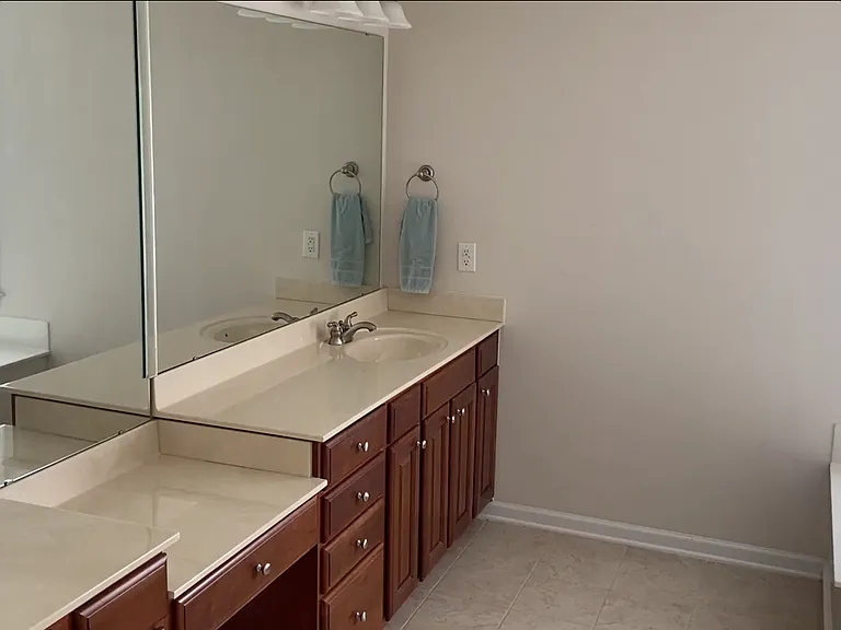1041 Holtridge Dr — Photo 22