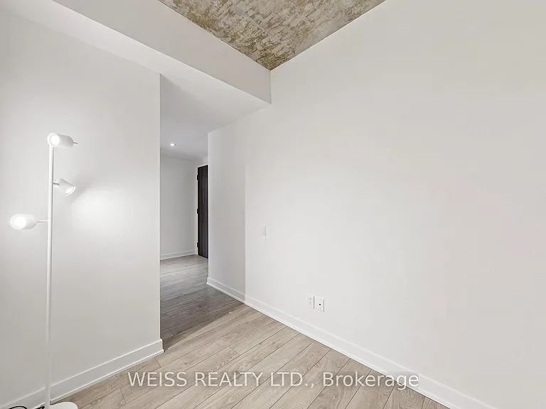 185 Roehampton Ave #520 — Photo 23