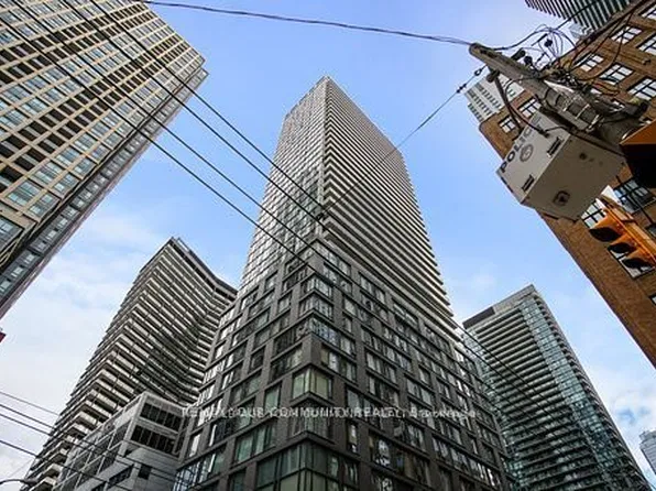 101 Peter St #602, Toronto, ON M5V 0G6