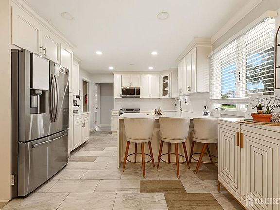 3rd image of 3 Cornell Rd
