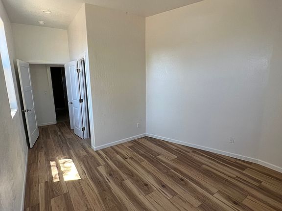 2nd image of 624 Richmond Dr NE