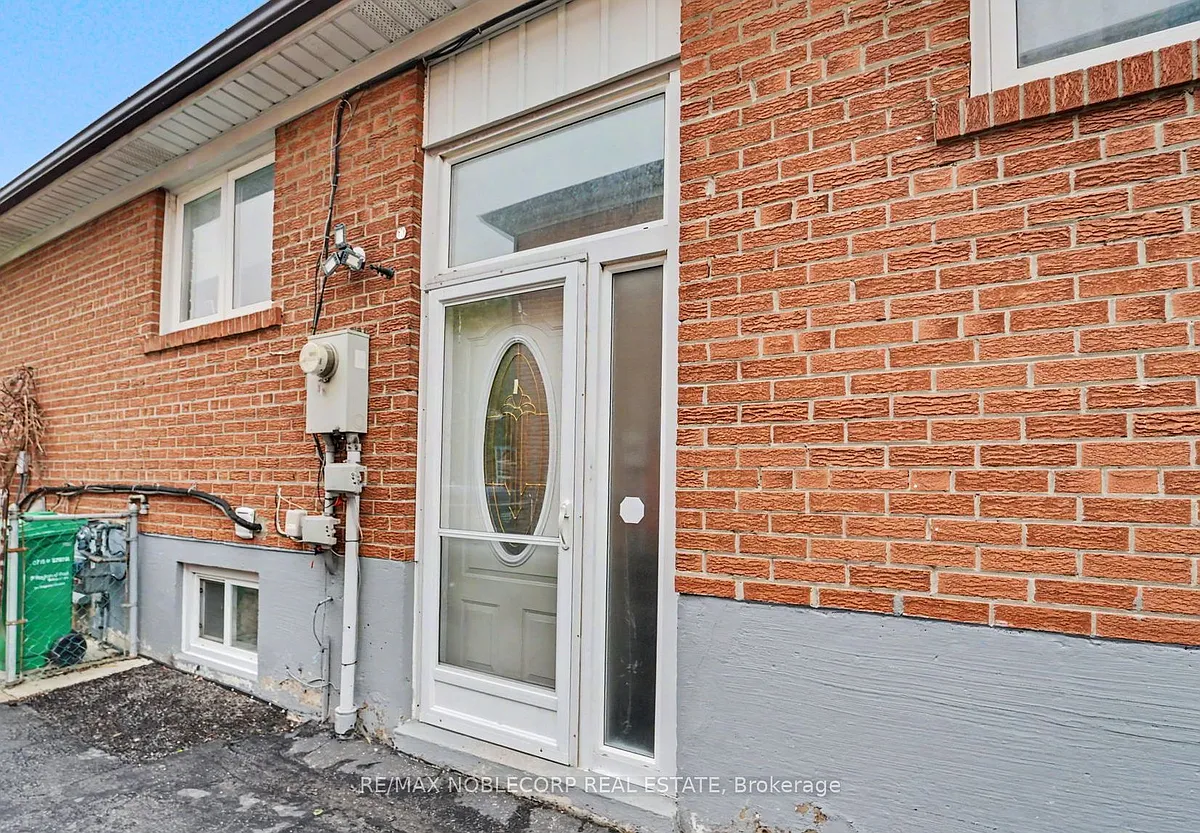 Building Photo - 3519 Laddie Cres