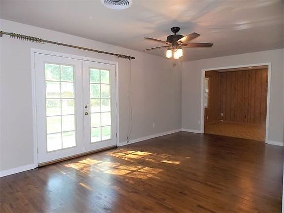 2nd image of 3704 Travis Dr