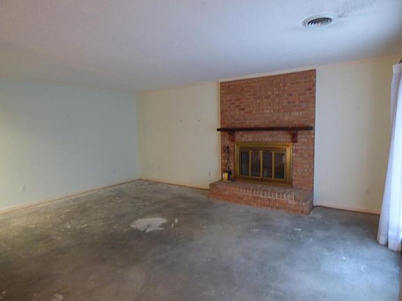 3rd image of 162 Knollwood Dr