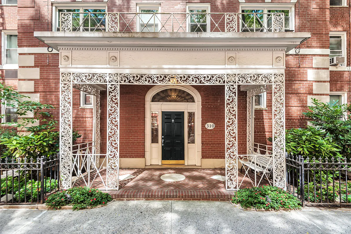 310 West 55th Street in Hell's Kitchen : Sales, Rentals