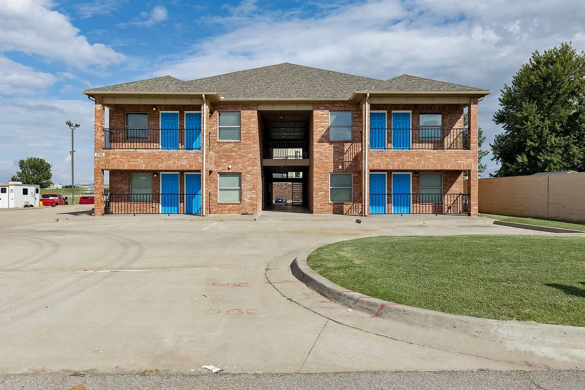 Building Photo - 2701 S Estate Dr