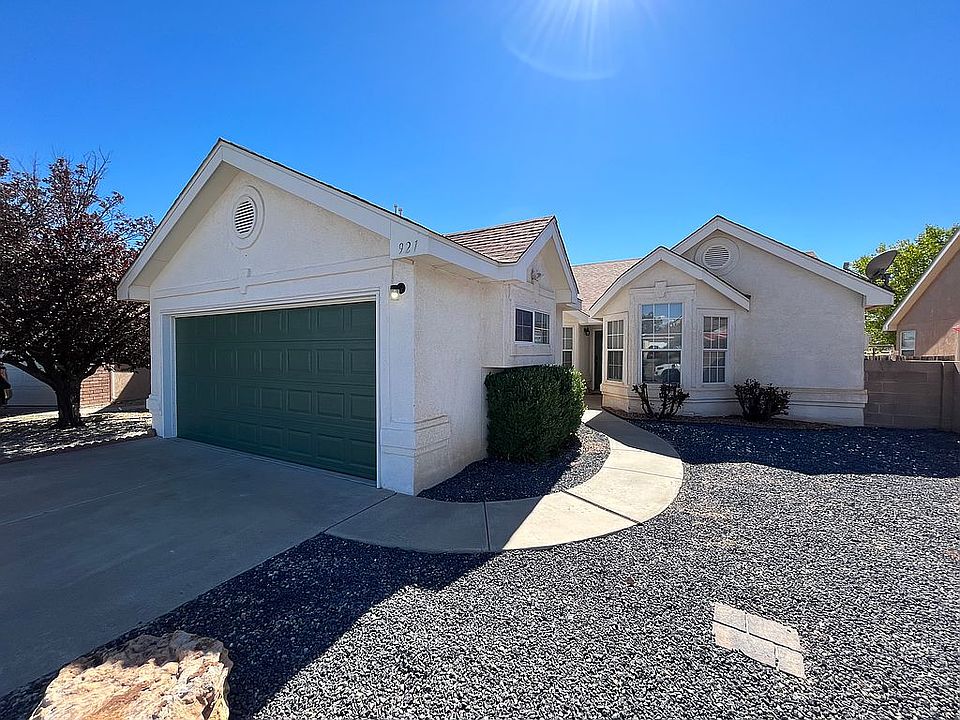 1st image of 921 Avenida Las Vistas NW