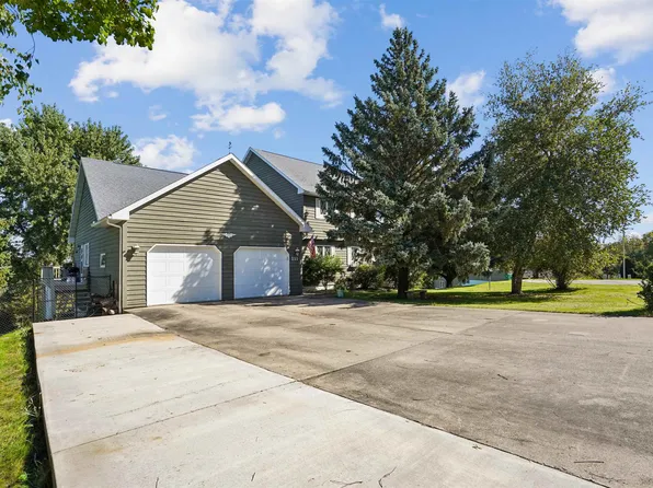 211 Eagle Dr, Mc Gregor, IA 52157