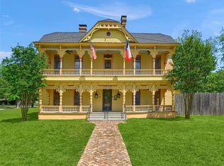 220 W 6th St, Bonham, TX 75418
