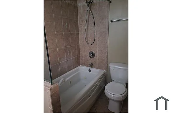 Building Photo - 1612 N Nagle Ave #3