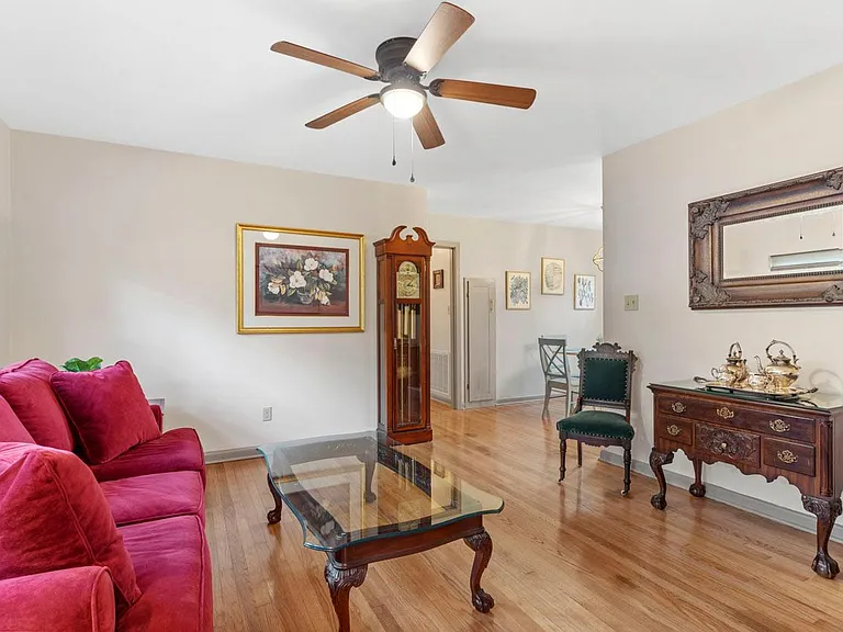 2306 Pontiac Dr — Photo 3