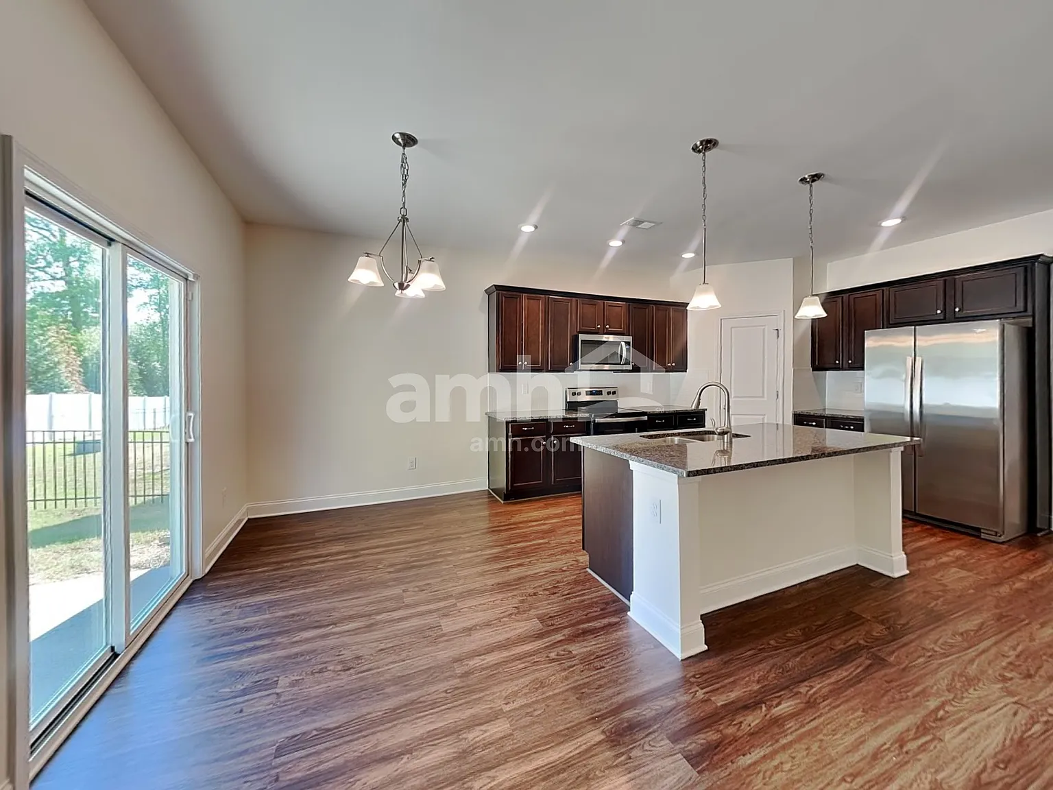 4 bed, 2.5 bath, 2297 sqft, $2,580 — Photo 4