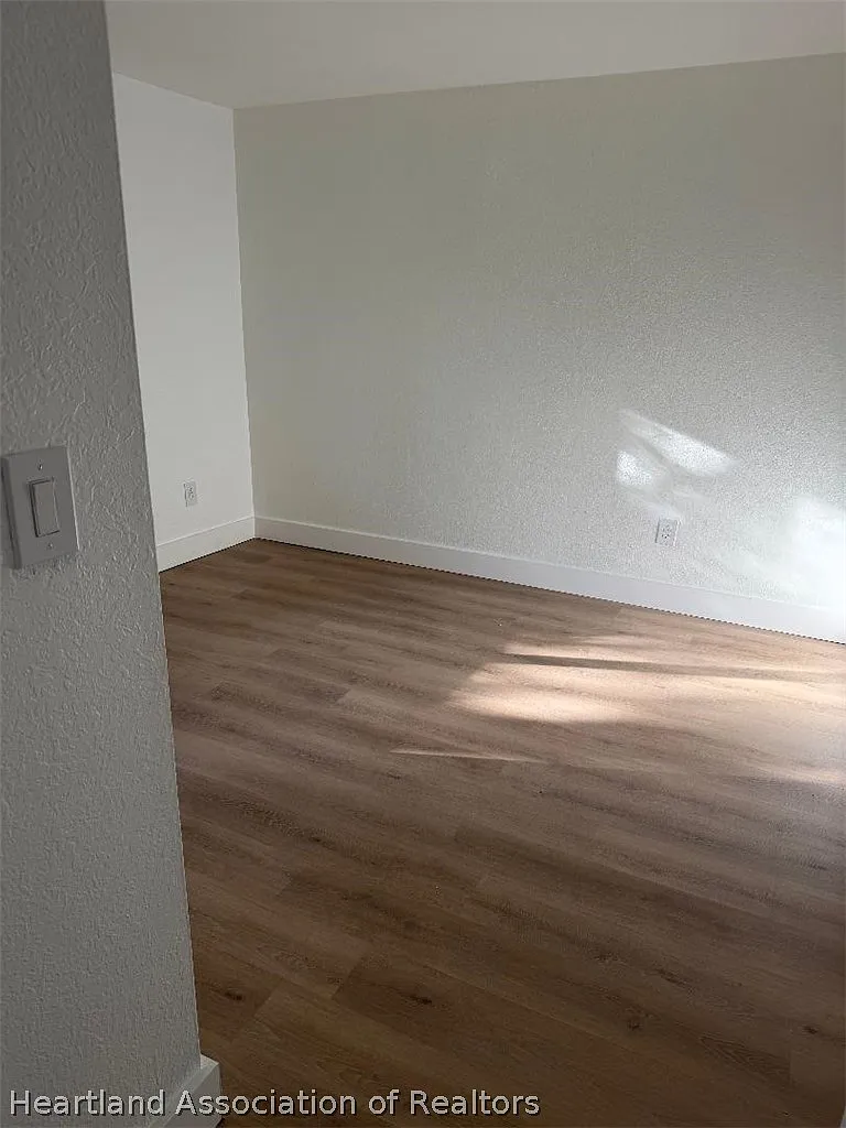2 bed, 1.0 bath, 3212 sqft, $1,150 — Photo 2