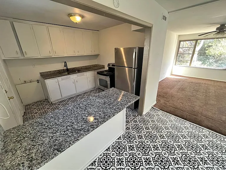 1405 Wyman St NE — Photo 6