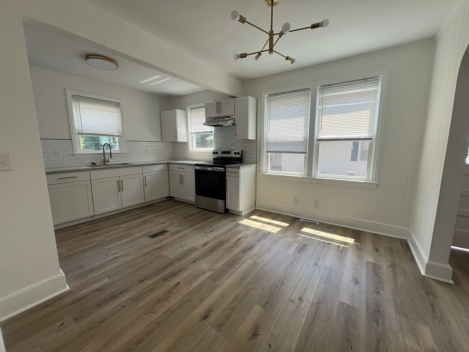 2 bed, 870 sqft, $1,400 — Photo 3