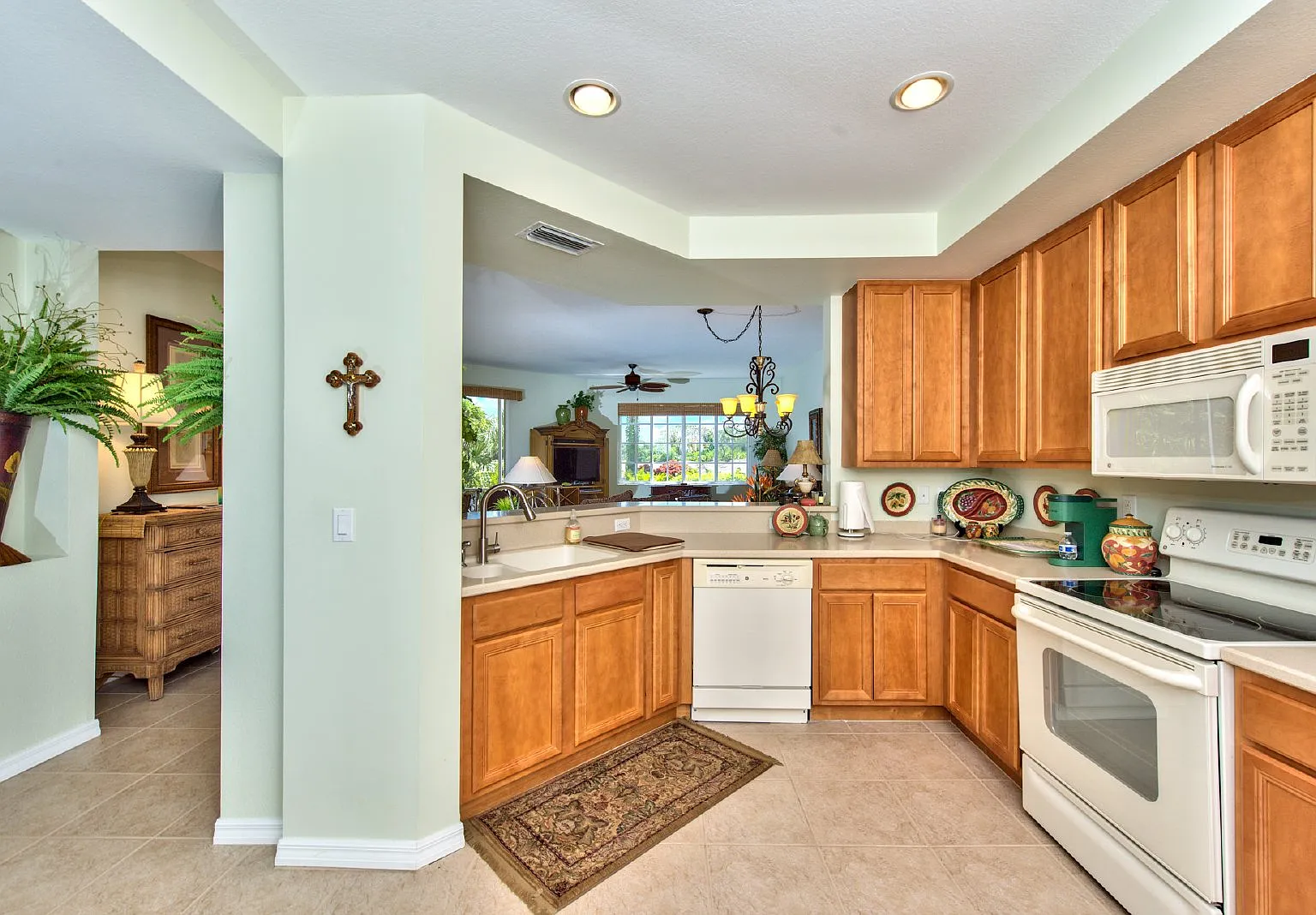 2 bed, 2.0 bath, 1392 sqft, $6,500 — Photo 2