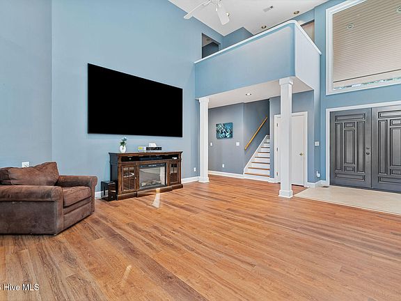 3rd image of 5007 Country Club Drive N