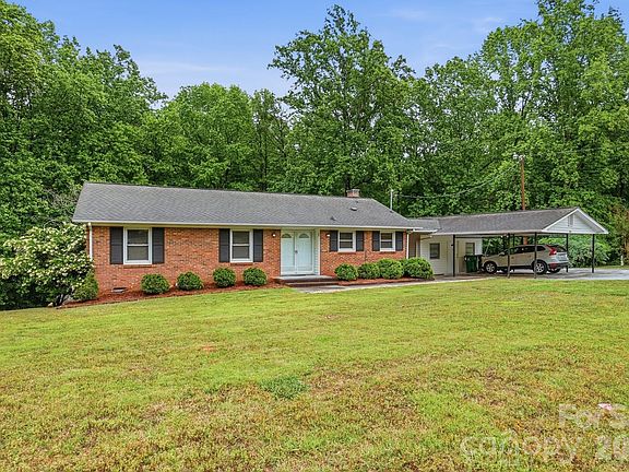 3rd image of 6704 Alanbrook Rd
