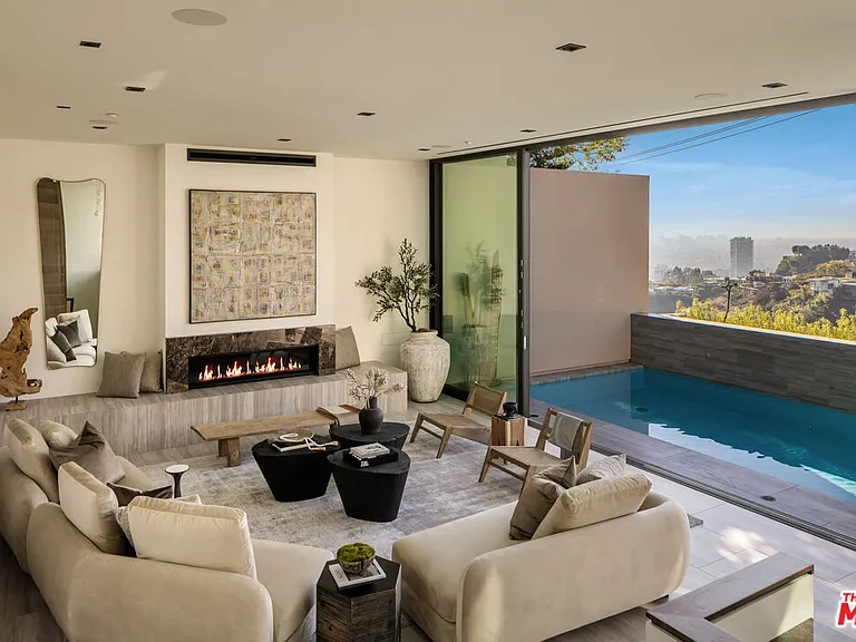 8777 W Hollywood Blvd — Photo 3