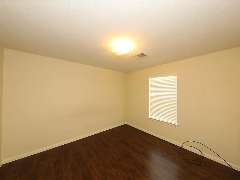21430 Palma Grv — Photo 3