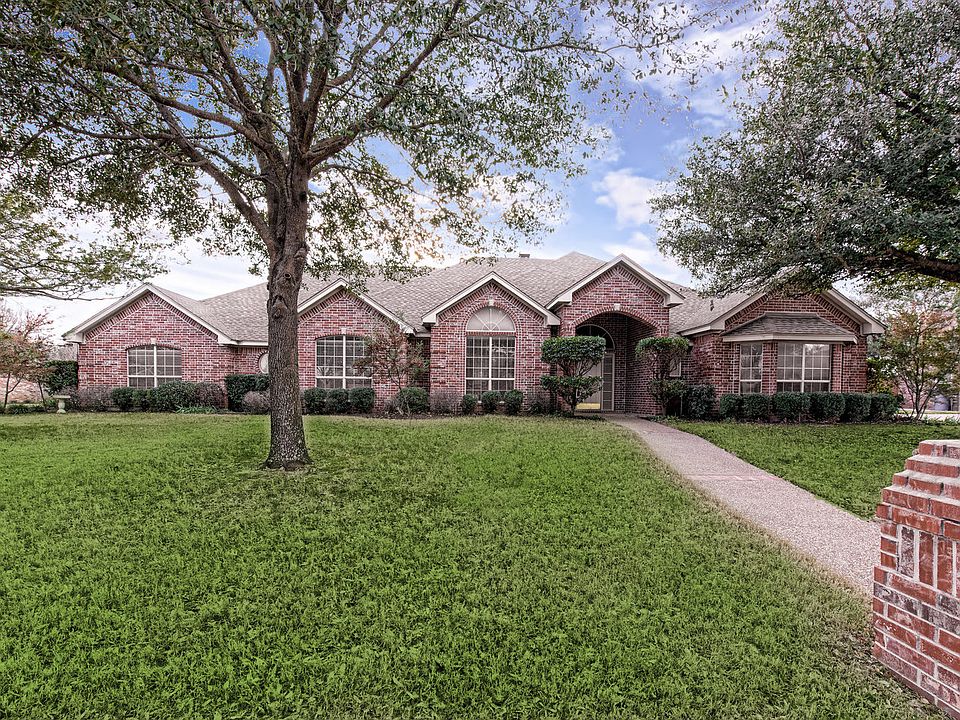 1st image of 835 Country Lane Dr