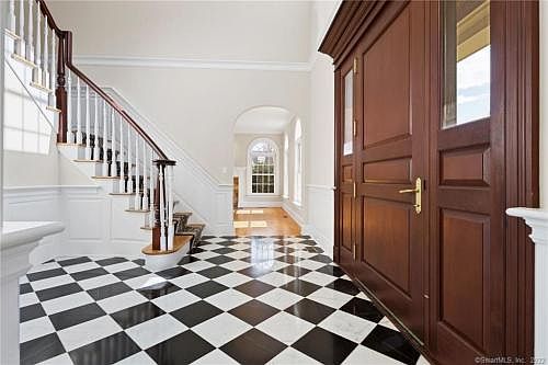 3rd image of 26 Garnet Hill Ln