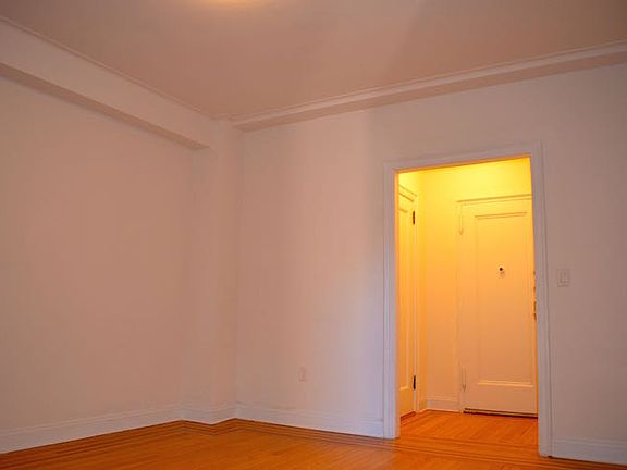 4th image of 150 E 93rd St APT 6D