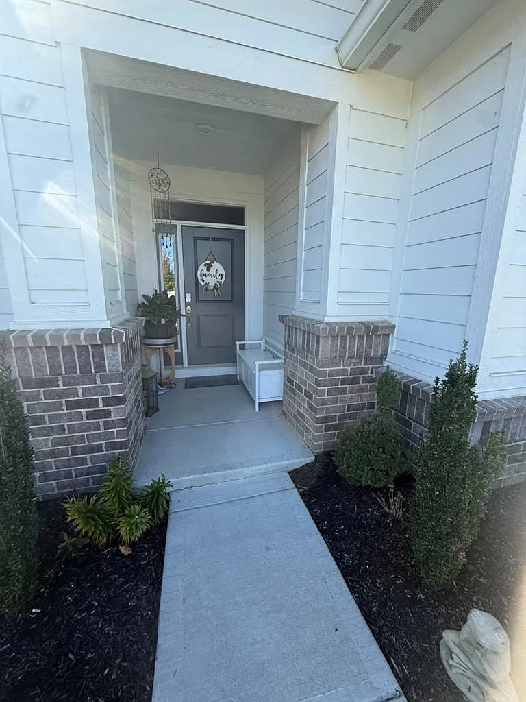 4 bed, 2092 sqft, $2,850 — Photo 4