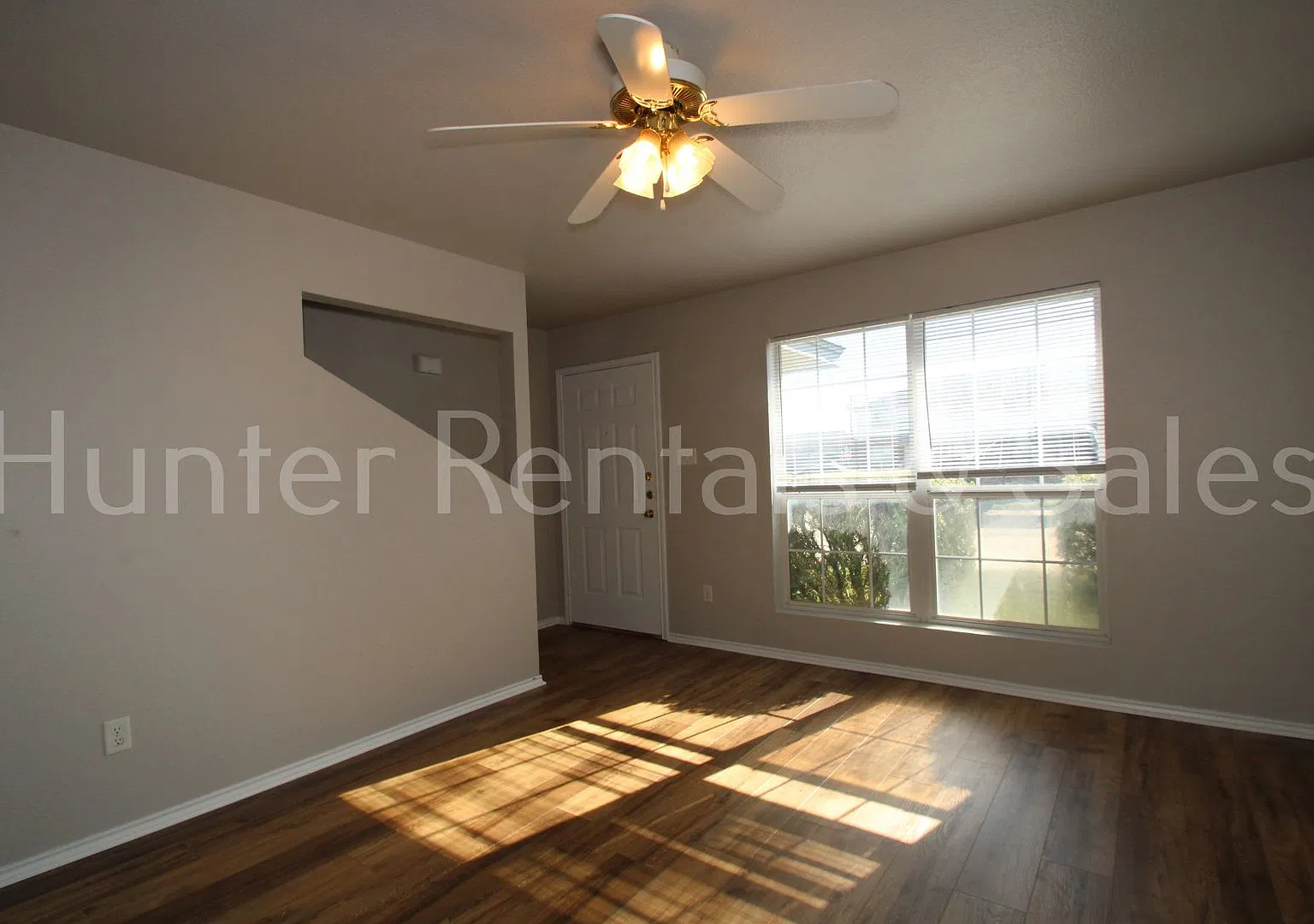 3 Bedroom Townhome — Photo 2