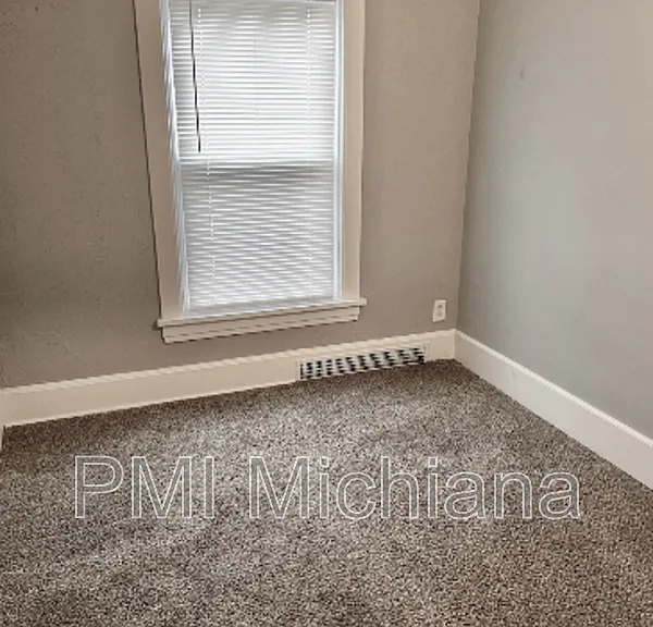 1226 E Madison St — Photo 8