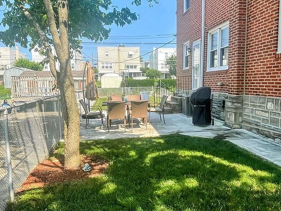 3rd image of 9960 Ferndale St