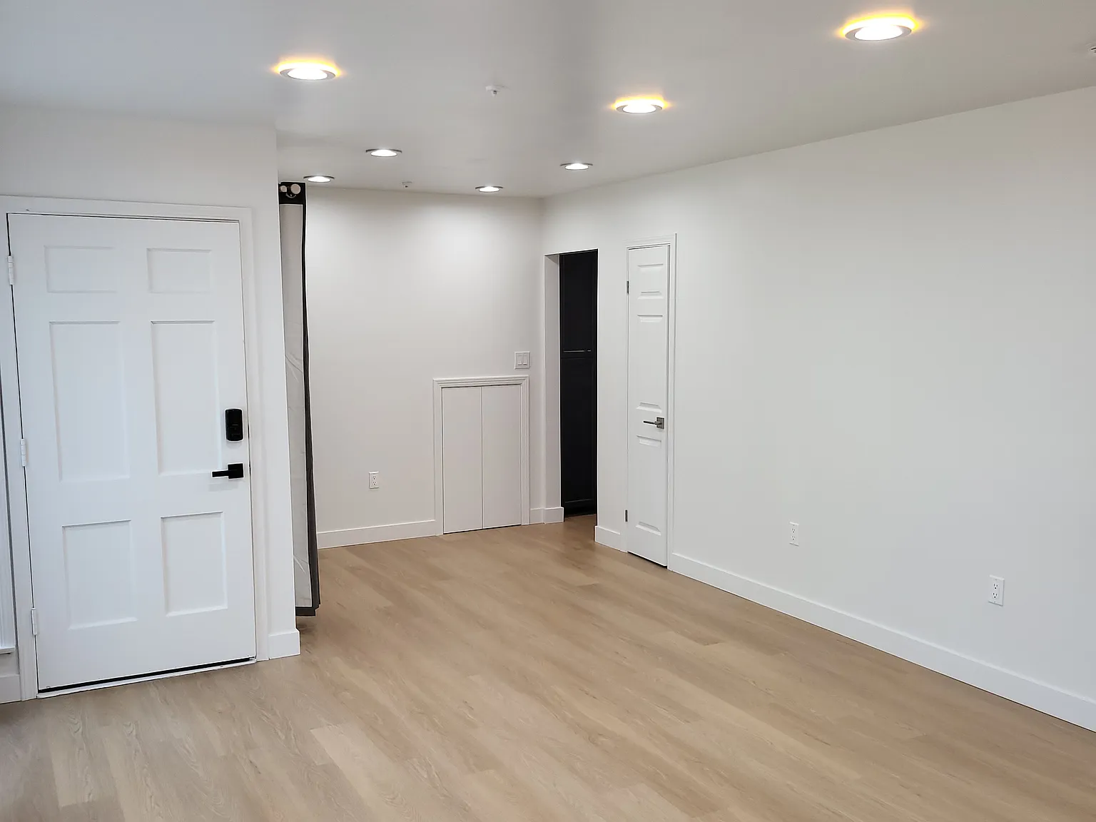 1 bed, 750 sqft, $2,500 — Photo 2