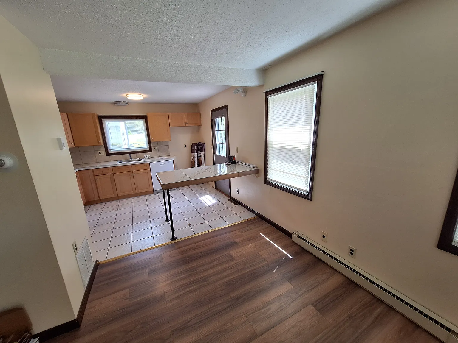 2 bed, 1.5 bath, 900 sqft, $2,500 — Photo 3