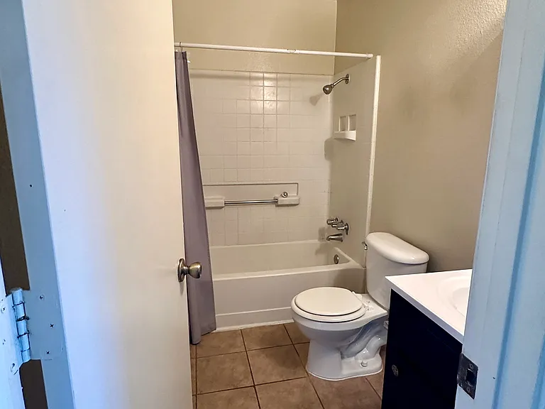 937 W Kettleman Ln #15 — Photo 7