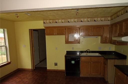 3rd image of 1611 Elmhurst Ln