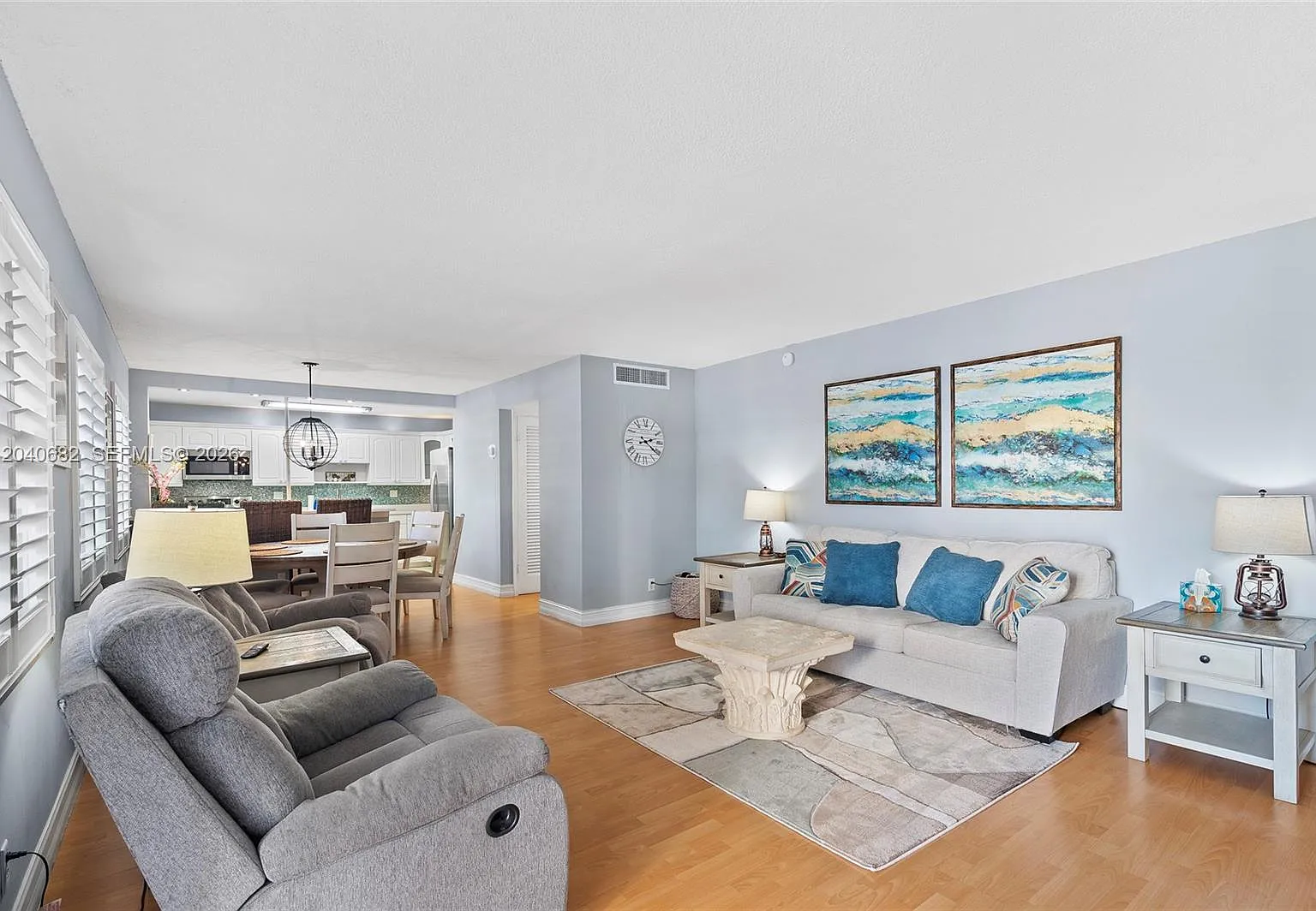 Colonial Manor West Apart — Photo 1