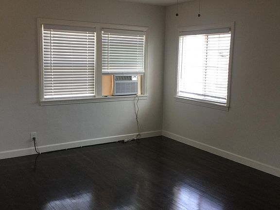 3rd image of 1519 N Hollywood Way #5