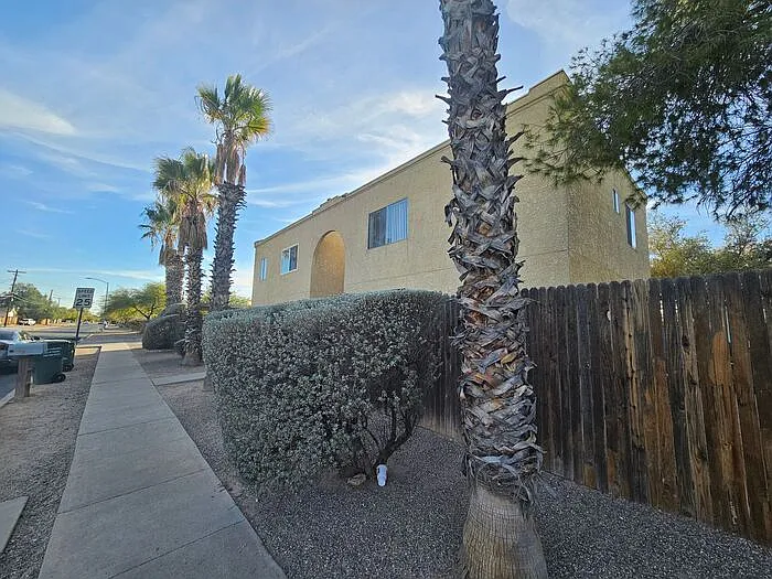 2 bed, 1.0 bath, 625 sqft, $950 — Photo 2