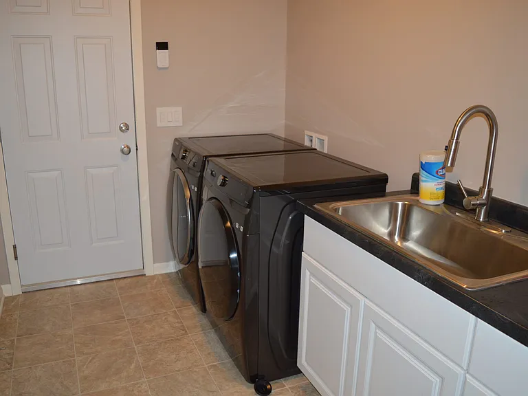 321 Alton Dr — Photo 3