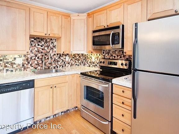 3rd image of 198 Dolores St APT 2