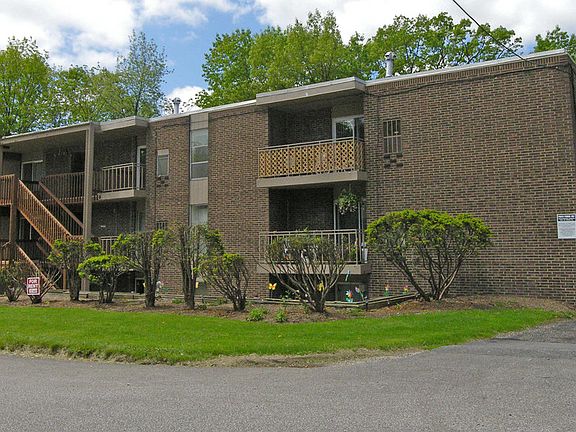 1340 Hillcrest Dr # 2 br / 1.0 ba, $700, Cuyahoga Falls, OH 44221 | Zillow