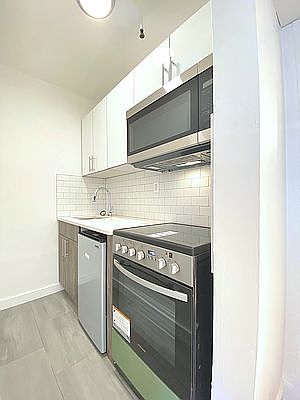2nd image of 209 7th Ave #2B