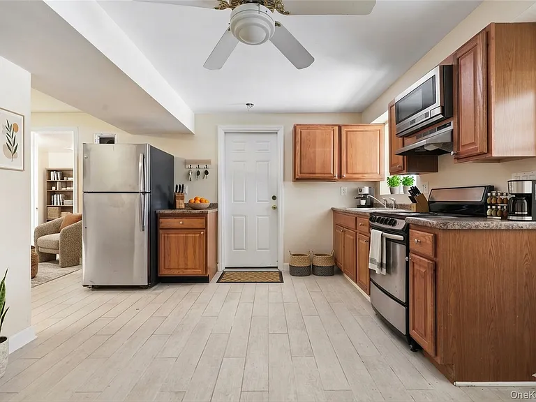 10 Jennifer Ln — Photo 2